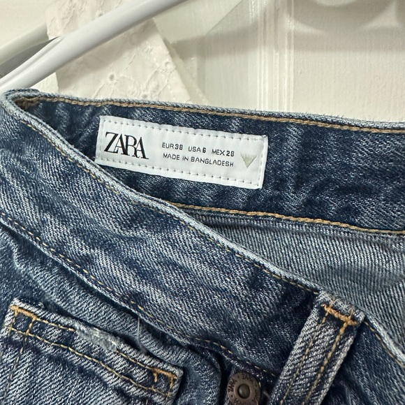 Zara Mid Rise TRF Loose Bootcut Jeans with Raw Hem - Picture 3 of 3